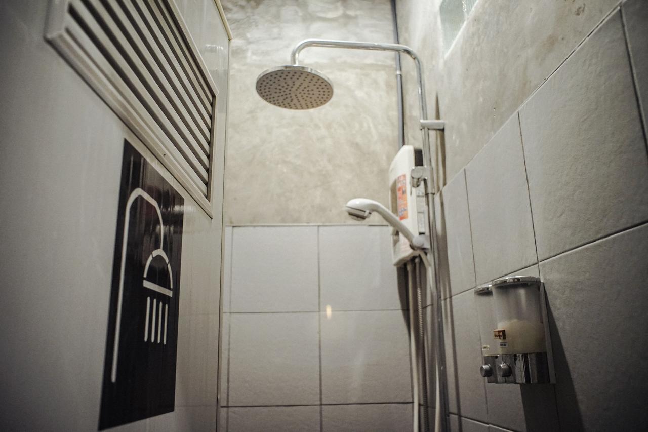 Some Rest Hostel Bangkok Buitenkant foto