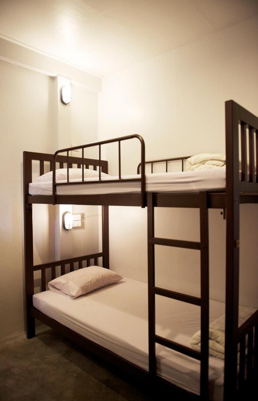 Some Rest Hostel Bangkok Buitenkant foto