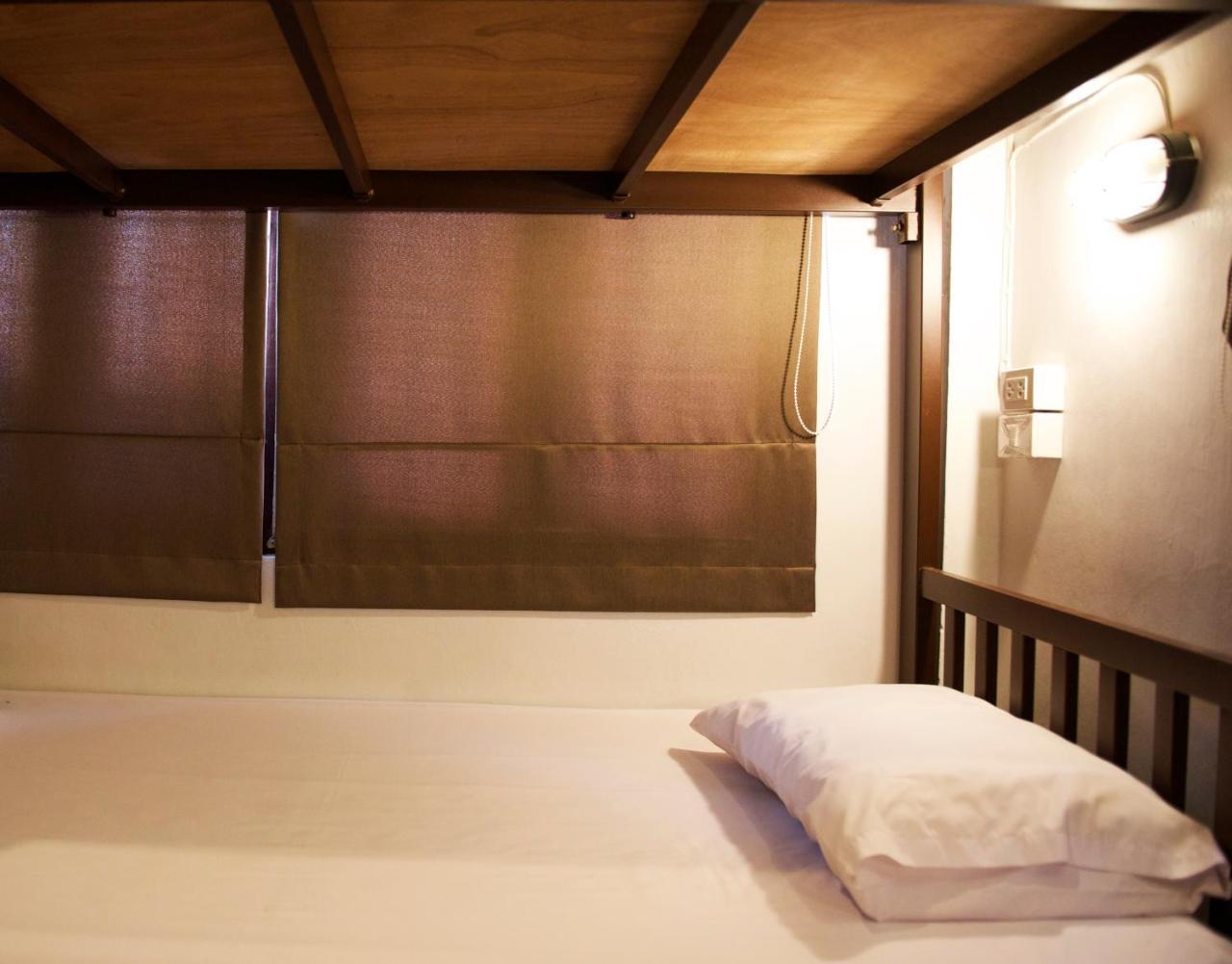 Some Rest Hostel Bangkok Buitenkant foto