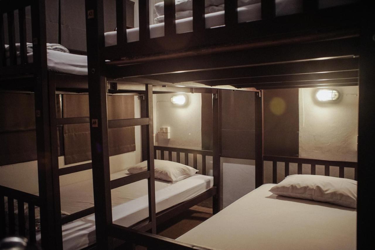 Some Rest Hostel Bangkok Buitenkant foto